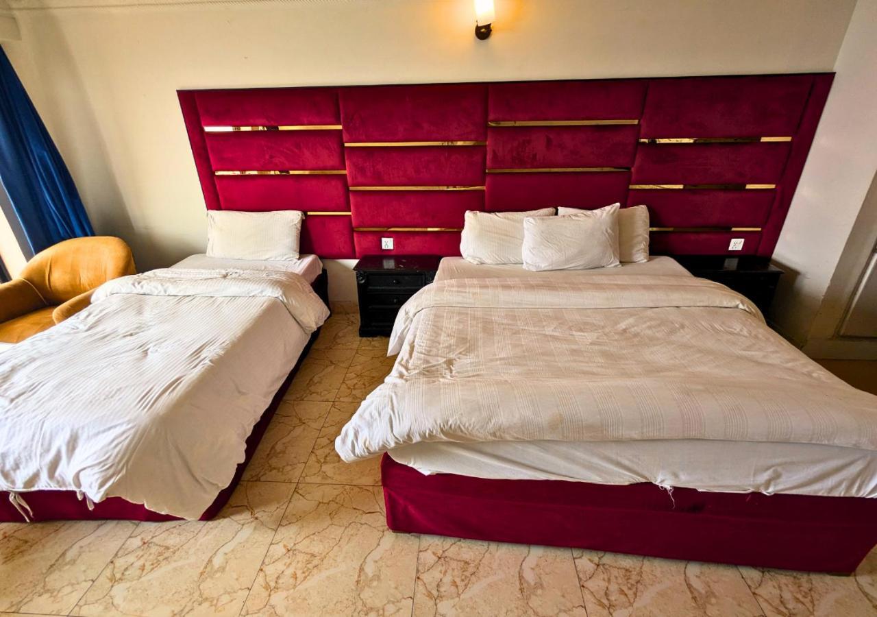 Grand Heights Hotel Murree Bagian luar foto