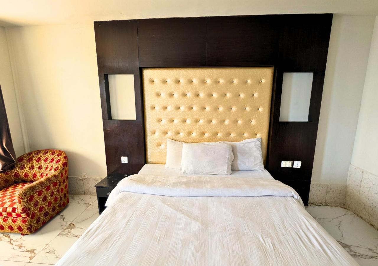Grand Heights Hotel Murree Bagian luar foto