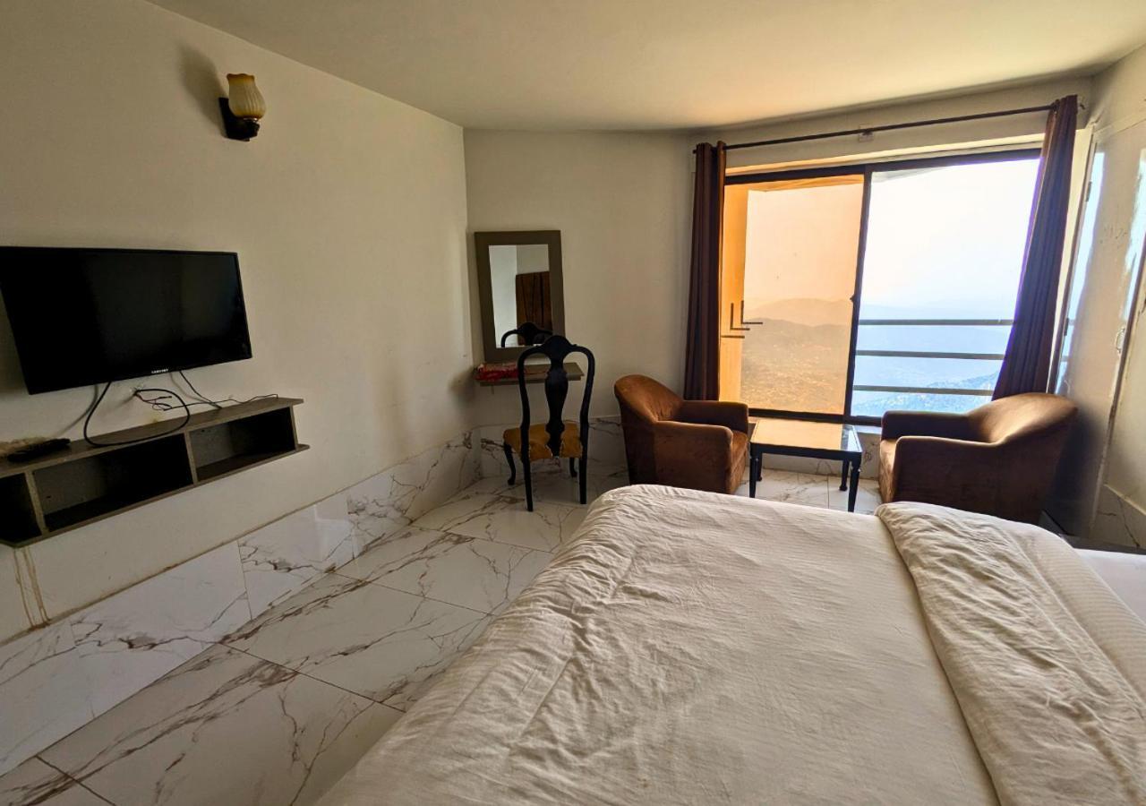 Grand Heights Hotel Murree Bagian luar foto
